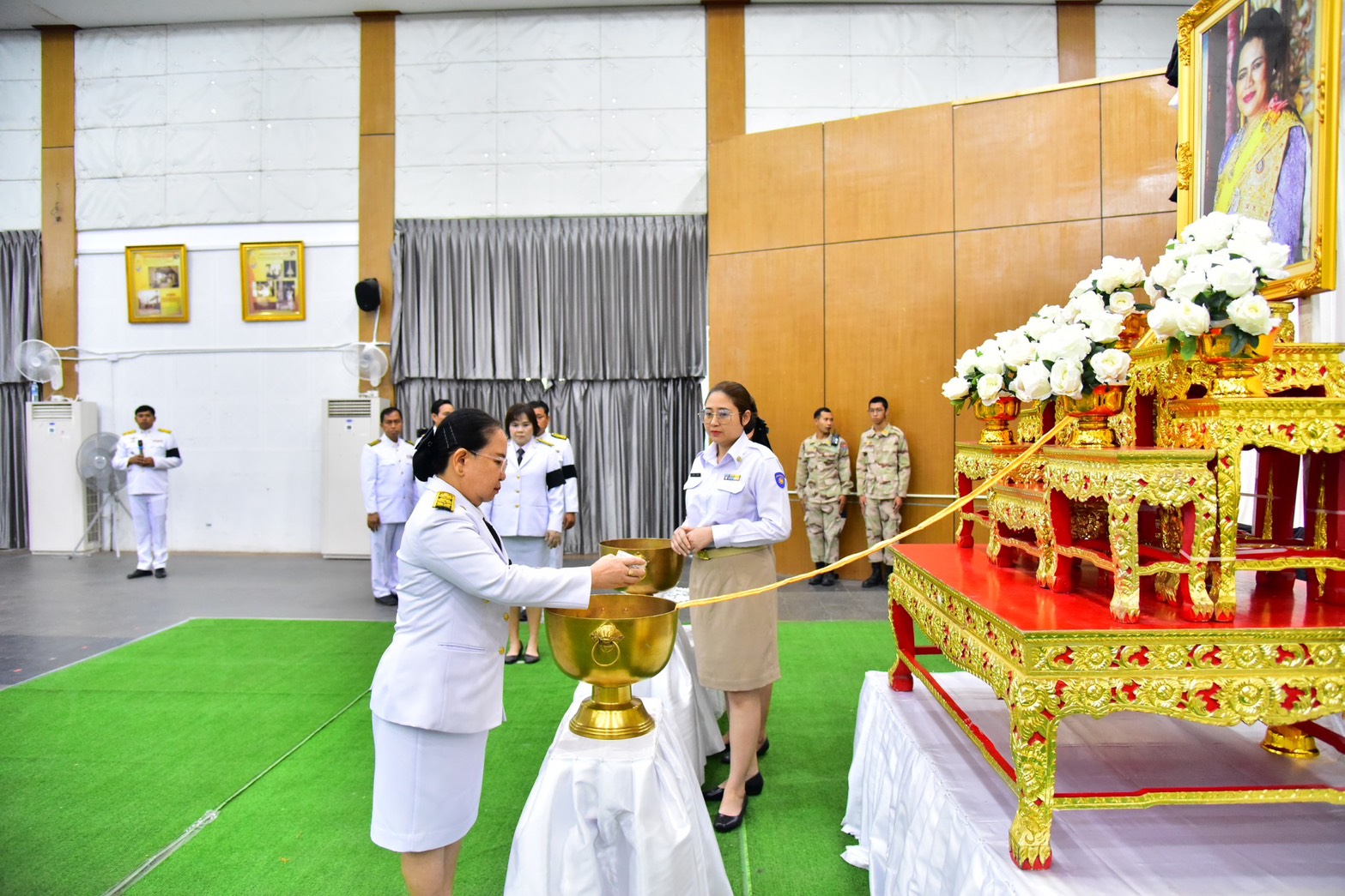 สพอ.หนองแค ร่วมพิธีถวายสักการะพระบรมศพเบื้องหน้าพระฉายาลักษณ์สมเด็จพระนางเจ้าสิริกิติ์ พระบรมราชินีนาถ พระบรมราชชนนีพันปีหลวง
