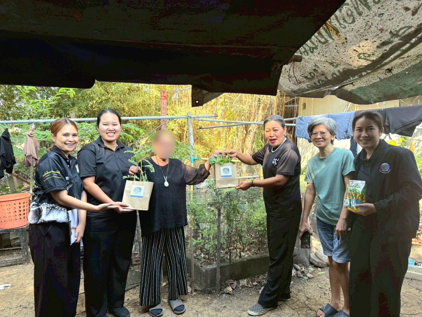 สพอ.หนองแค ลงพื้นที่ติดตามและตรวจเยี่ยมครัวเรือนที่ได้รับผลกระทบด้านอาชีพและรายได้ที่มีศักยภาพและสามารถพัฒนาได้